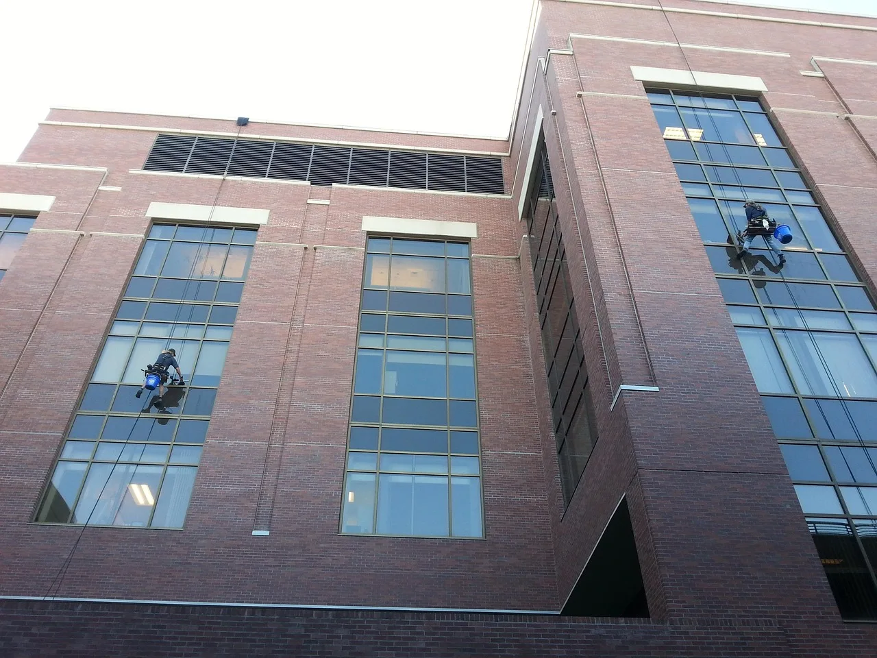 window cleaners, building, squeegee, hospital, skyscraper, window cleaning, glass building, modern building, squeegee, squeegee, squeegee, window cleaning, window cleaning, window cleaning, window cleaning, window cleaning. Window cleaning equipment brands compared
