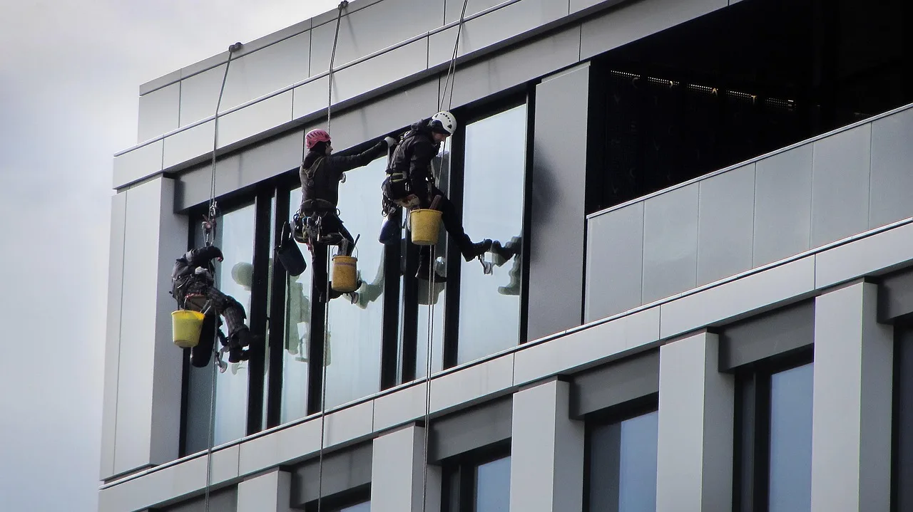 the height of the, work, helmet, the window, washing, rope, the skyscraper, city. 3 rope access standards for high-rise window cleaning in Canada, CSA Z91 and Z271