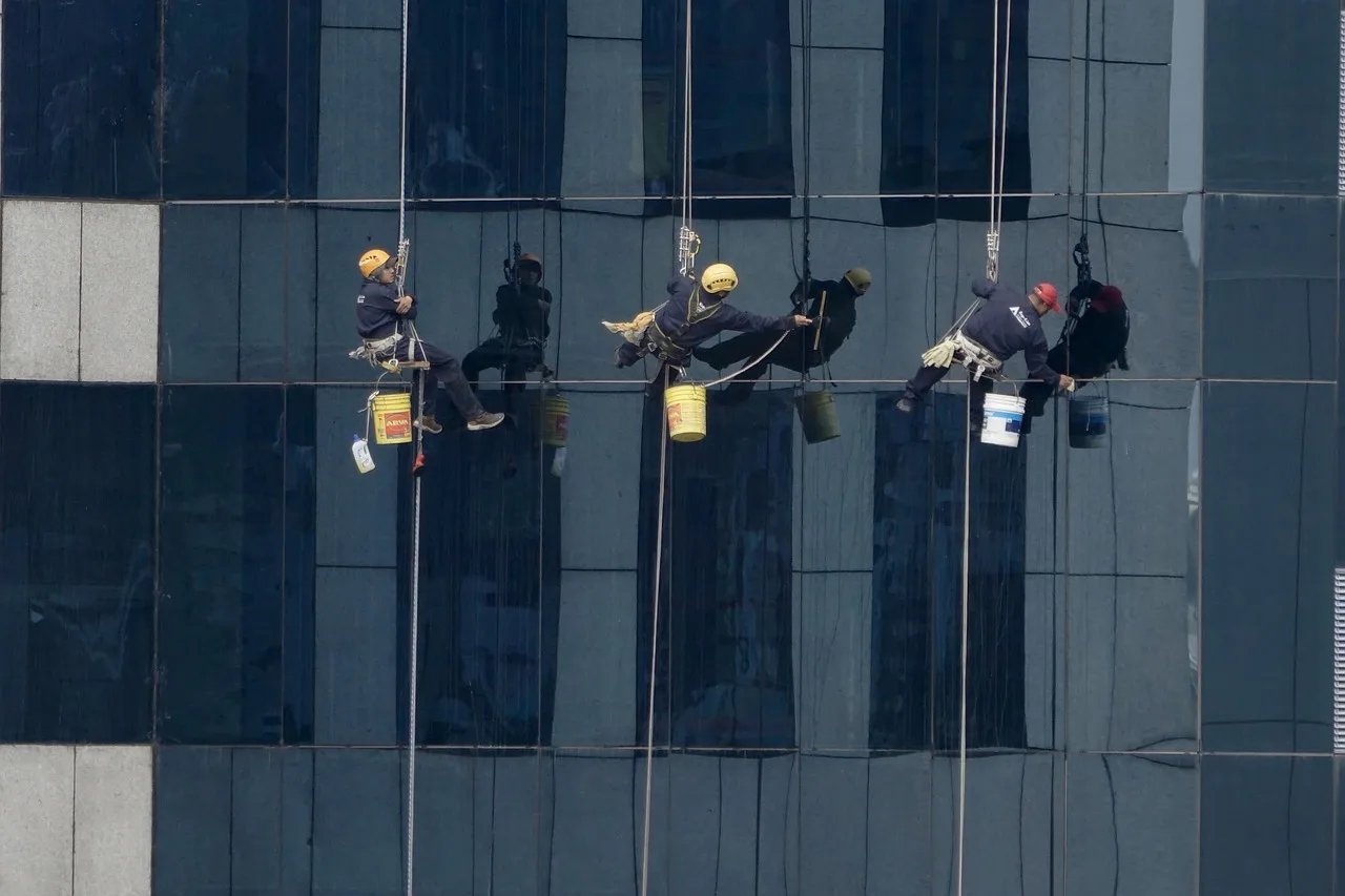 window cleaner, window cleaning, office, person, first mayo, blue window, blue clean, window cleaner, window cleaning, window cleaning, window cleaning, window cleaning, window cleaning. New vs Used Window Cleaning Equipment, by Class