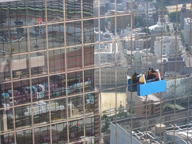 Two men cleaning the windows of a 50 floor building. Toronto Window Cleaning Agreements for High-Rise Work